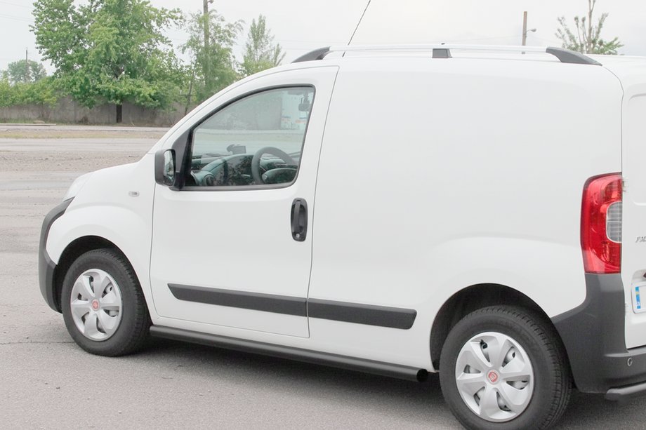 Fiat Fiorino/Qubo 2008-2024 Barras Laterales Ø60 Negras (2 uds, Acero Inoxidable) Foto 1