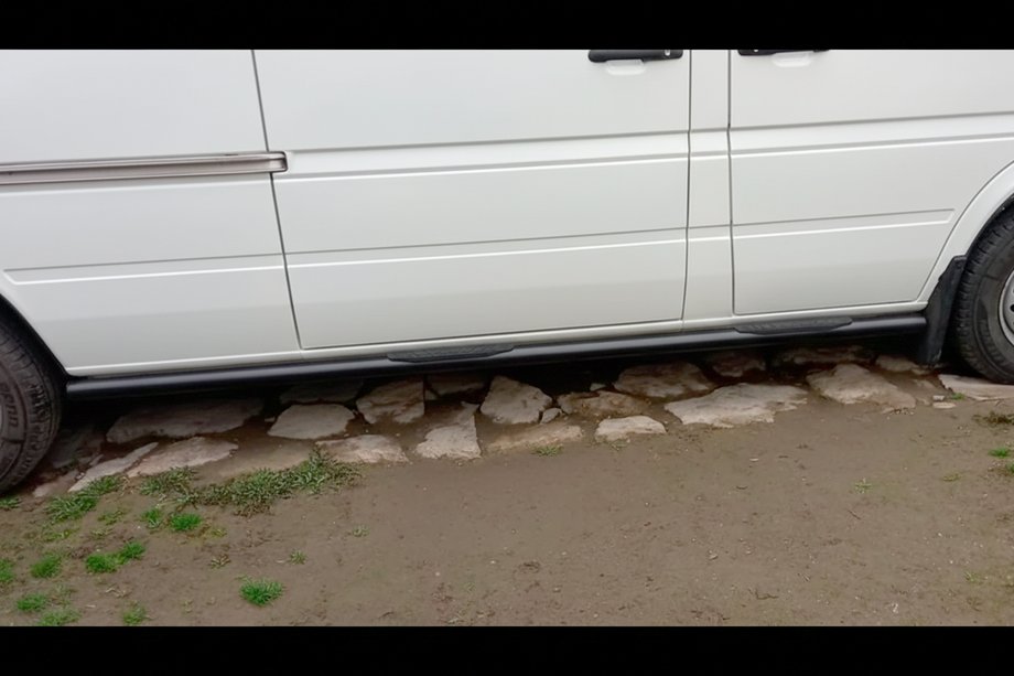 Volkswagen LT 1995-2006 Barras Laterales Black (2 uds, Acero Inoxidable) Batalla media, Ø70 Foto 3