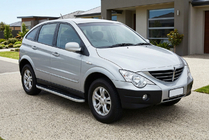 SsangYong Action 2005-2018 Estribos Laterales Tayga Grey (2 uds., Aluminio) foto 1