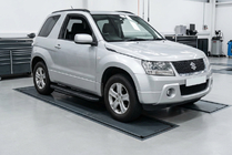 Suzuki Grand Vitara 2005-2017 Estribos Laterales Bosphorus Black (2 uds., Aluminio) foto 1