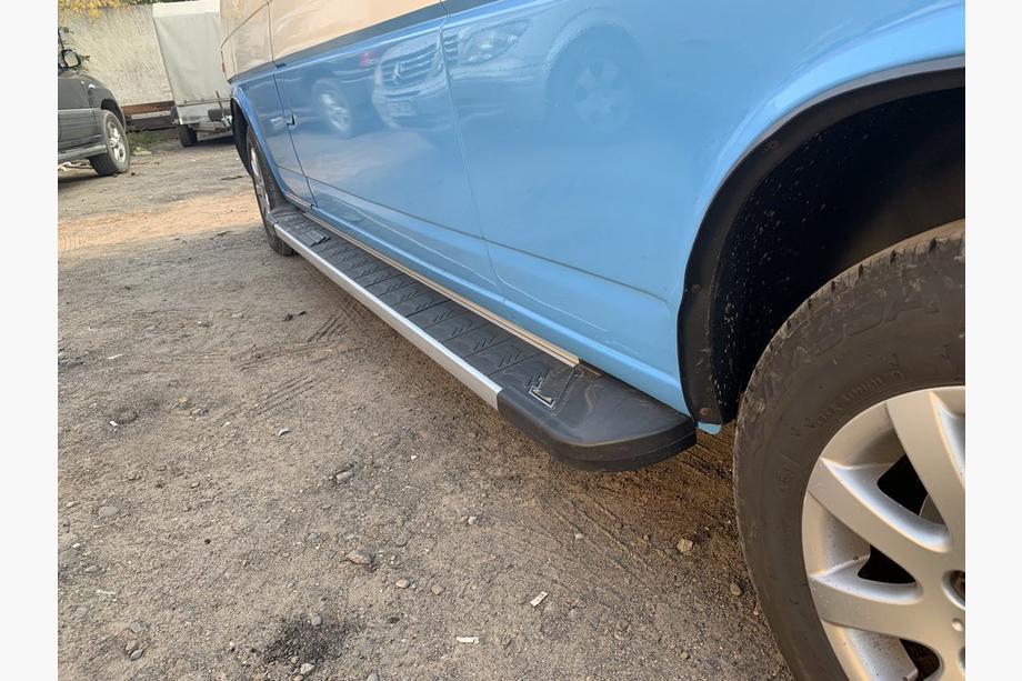 Volkswagen T4 Caravelle/Multivan 1990–2003 Estribos Laterales RedLine Black (2 uds., Aluminio) Batalla Larga Foto 2