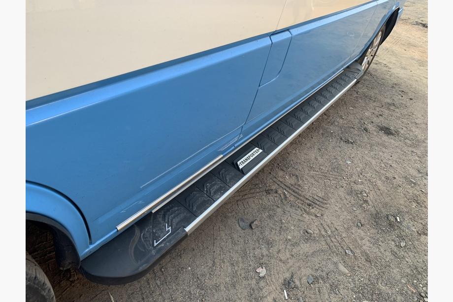 Volkswagen T4 Caravelle/Multivan 1990–2003 Estribos Laterales RedLine Black (2 uds., Aluminio) Batalla Larga Foto 3