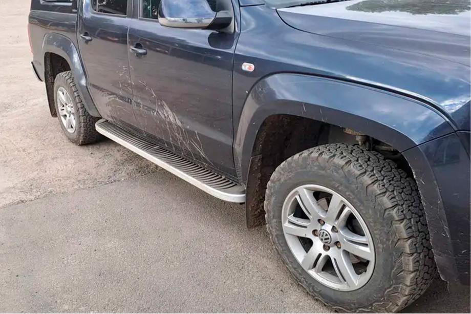 Volkswagen Amarok 2010-2022 Estribos Laterales Tayga Grey (2 uds., Aluminio) Image