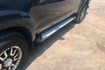 Toyota Hilux 2006-2015 Estribos laterales Allmond Grey (2 uds., aluminio) foto 1