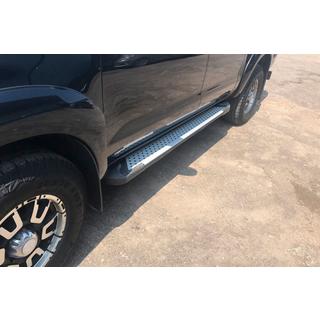 Estribos laterales Allmond Grey (2 uds., aluminio) Toyota Hilux 2006-2015 foto 1
