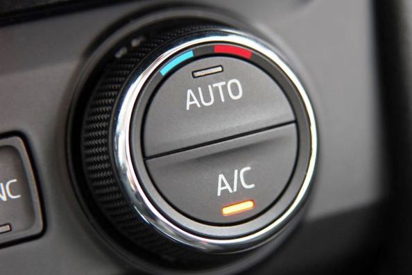 ¿Se puede usar el aire acondicionado del coche en invierno?