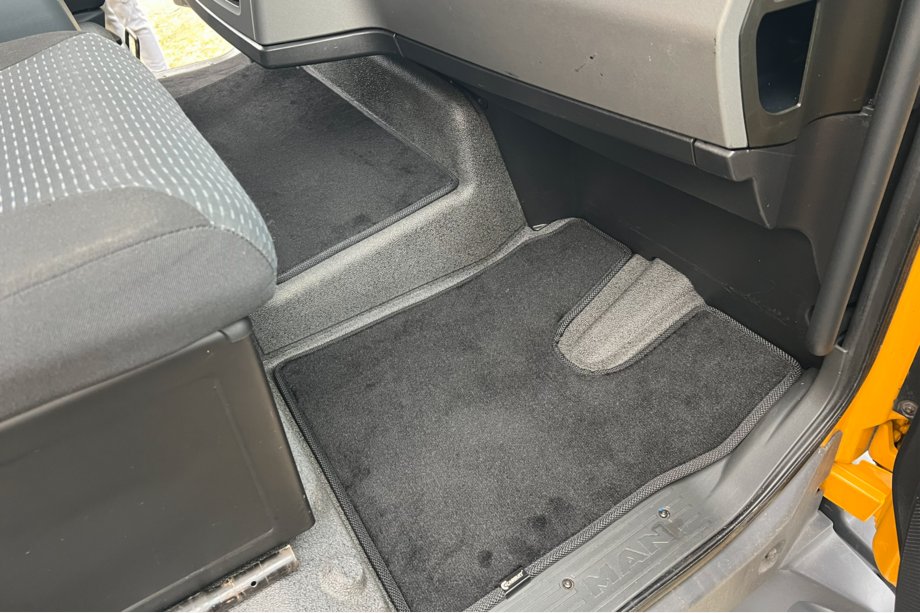 MAN TGL 2005–2020 Alfombrillas de moqueta Premium (Negro) Image
