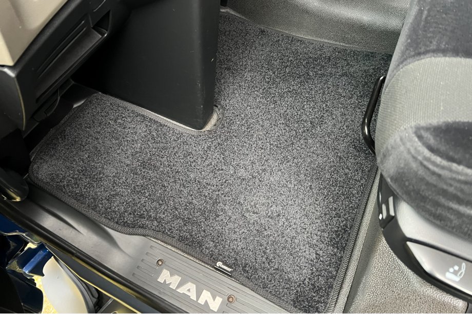 MAN TGX 2020- Alfombrillas de moqueta Deluxe (Negro) Image