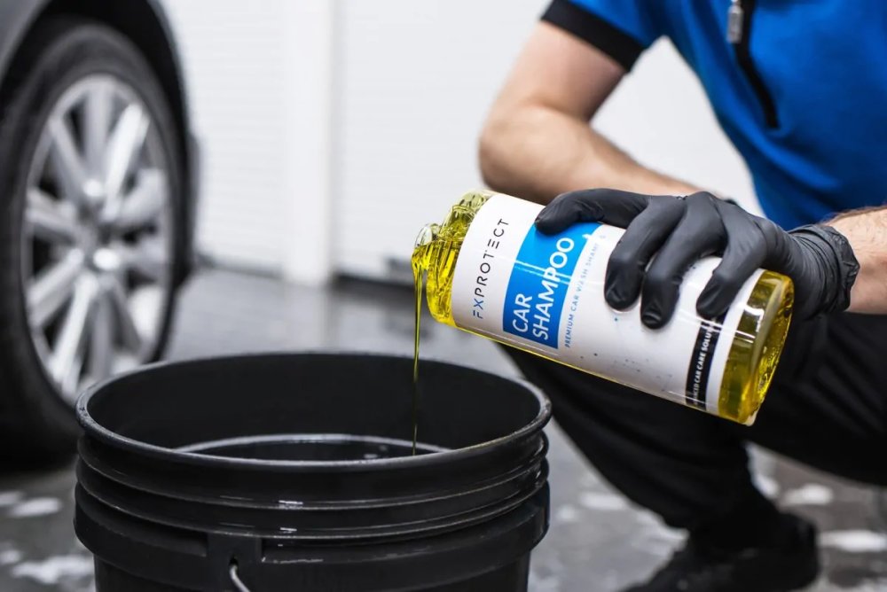 Cómo evitar dañar la pintura del coche con productos químicos