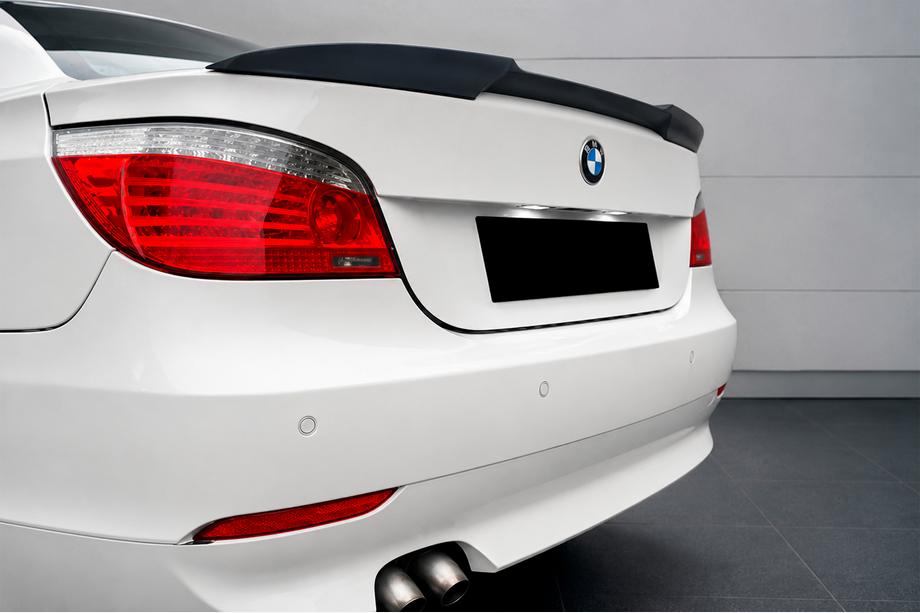 BMW 5 Series E60/E61 2003-2010 Alerón M4-Style V-2 (Negro Brillante) Image