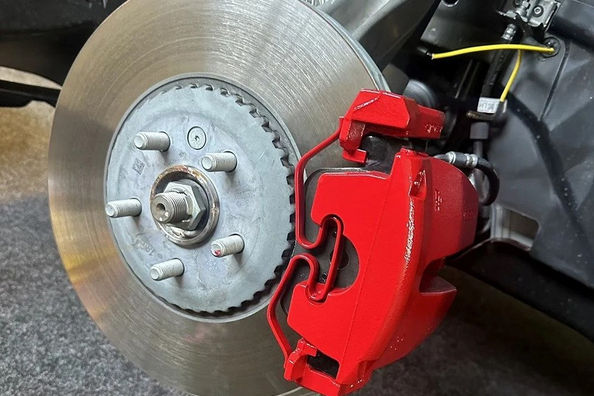 ¿Cuál es la mejor forma de pintar las pinzas de freno?