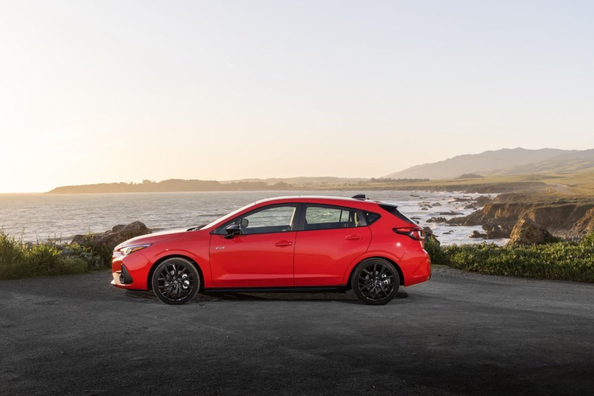 Subaru Impreza RS: Hatchback deportivo con tracción total simétrica Foto 3