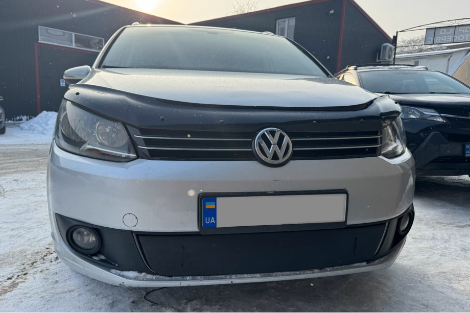Volkswagen Touran 2010-2015 Cubierta de invierno para parrilla (inferior) Mate Foto 1