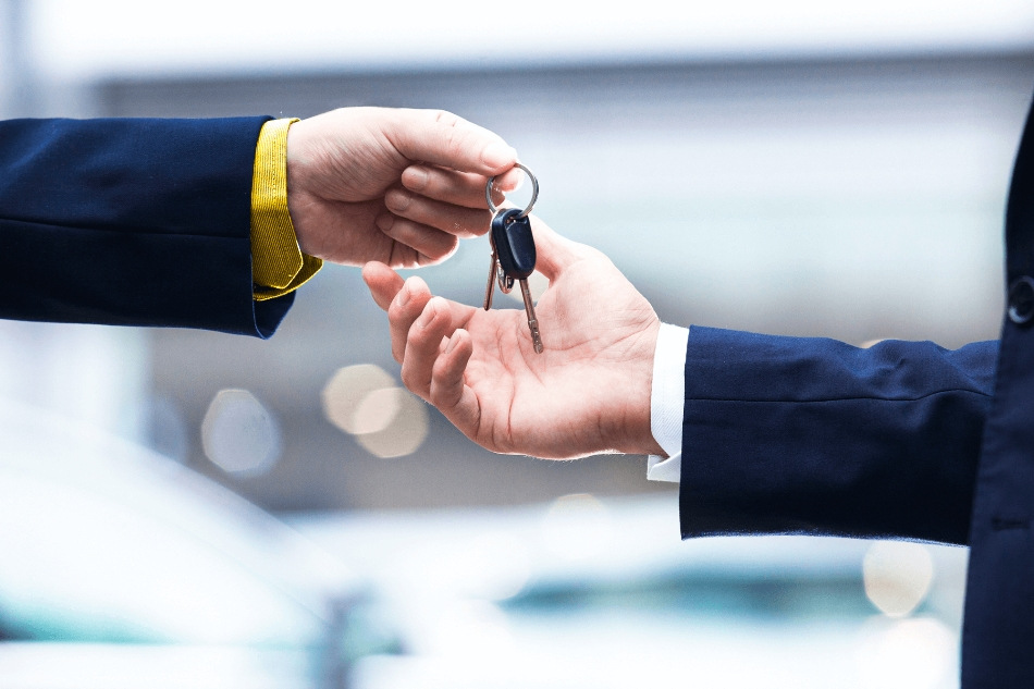 Cómo transferir un coche a otro propietario: métodos y detalles clave