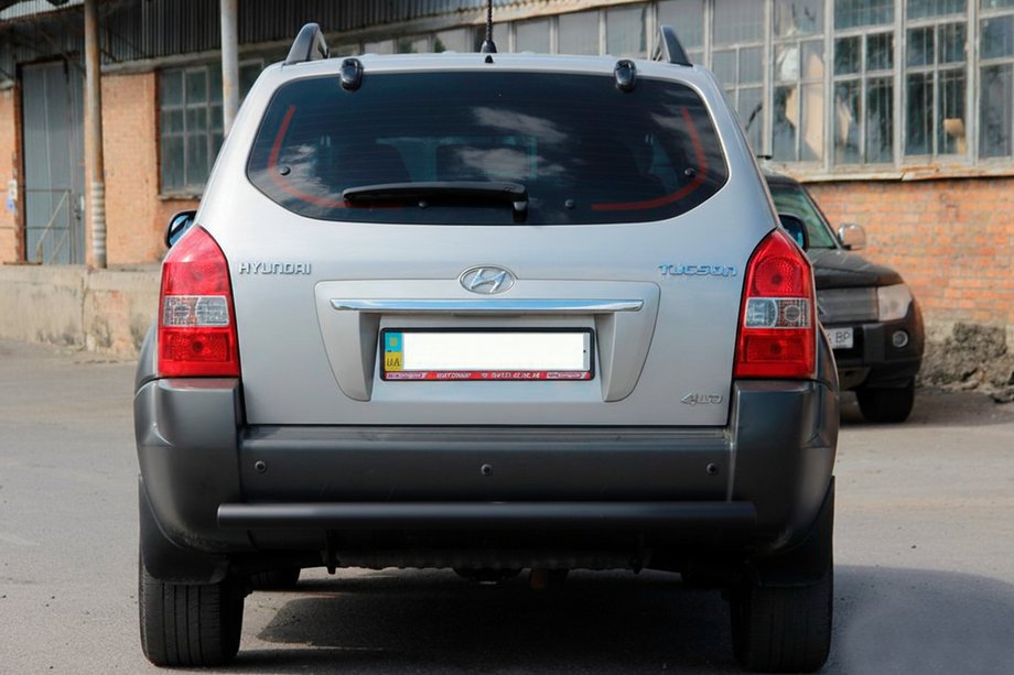 Hyundai Tucson JM 2004- Barra Trasera AK002 Negra (Acero Inoxidable) Foto 3