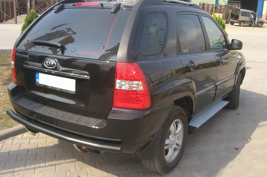 Kia Sportage 2004-2010 Barra Trasera AK002 Negra (Acero Inoxidable) Foto 2