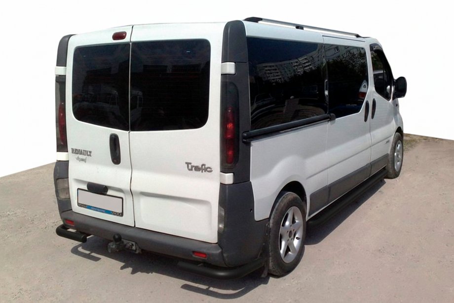 Renault Trafic 2001–2015 Esquinas Traseras AK003 Negro (Acero Inoxidable) Foto 1