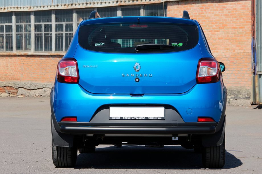 Dacia Sandero 2013-2020 Barra Trasera AK002 Negra (Acero Inoxidable) Foto 4