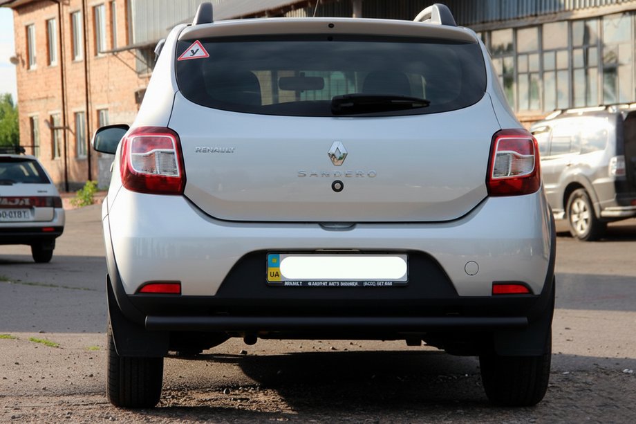 Dacia Sandero 2013-2020 Barra Trasera AK002 Negra (Acero Inoxidable) Foto 6