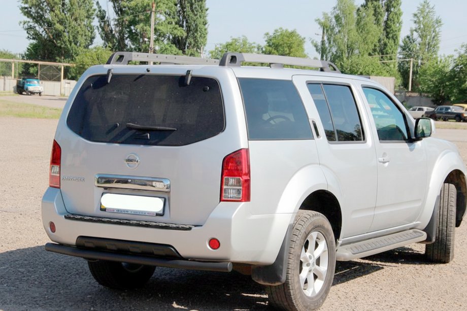 Nissan Pathfinder R51 2005-2014 Barra Trasera AK002 Negra (Acero Inoxidable) Foto 1