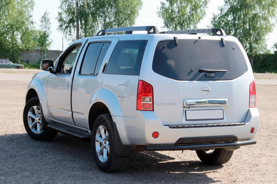 Nissan Pathfinder R51 2005-2014 Barra Trasera AK002 Negra (Acero Inoxidable) Foto 3