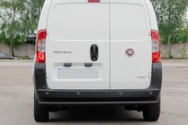 Fiat Fiorino/Qubo 2008-2024 Protector Trasero Black (Acero Inoxidable) foto 3