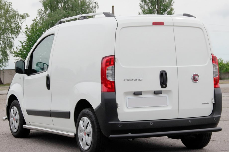 Fiat Fiorino/Qubo 2008-2024 Protector Trasero Black (Acero Inoxidable) Image