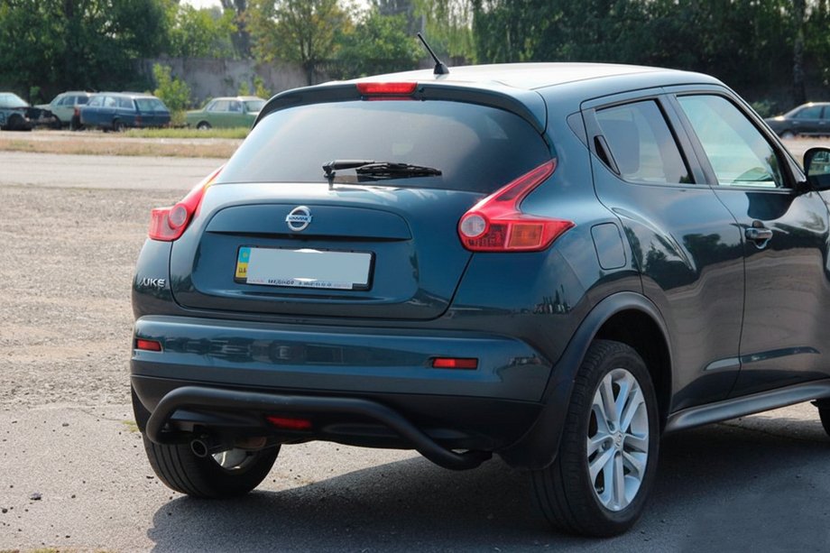 Nissan Juke 2010-2019 Barra Trasera AK007 Negra (Acero Inoxidable) Foto 1