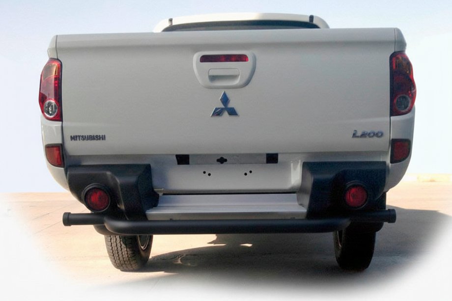 Mitsubishi L200 2006-2015 Protector Trasero AK007 Negro (Acero Inoxidable) Foto 1