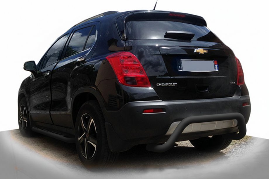 Chevrolet Trax 2012-2023 Barra Trasera AK007 Negra (Acero Inoxidable) Image