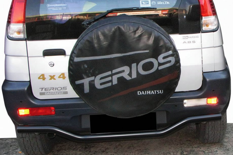 Daihatsu Terios 2003-2005 Barra Trasera AK007 Negra (Acero Inoxidable) Image
