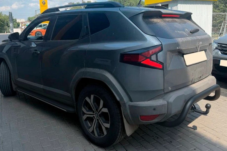 Dacia Duster 2024- Protector Trasero AK007 Negro (Acero Inoxidable) Foto 2