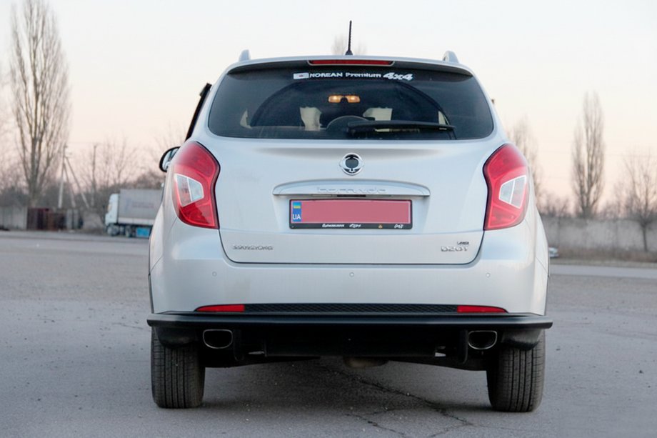 SsangYong Korando 2010-2019 Barra Trasera AK005 Negra (Acero Inoxidable) Foto 2