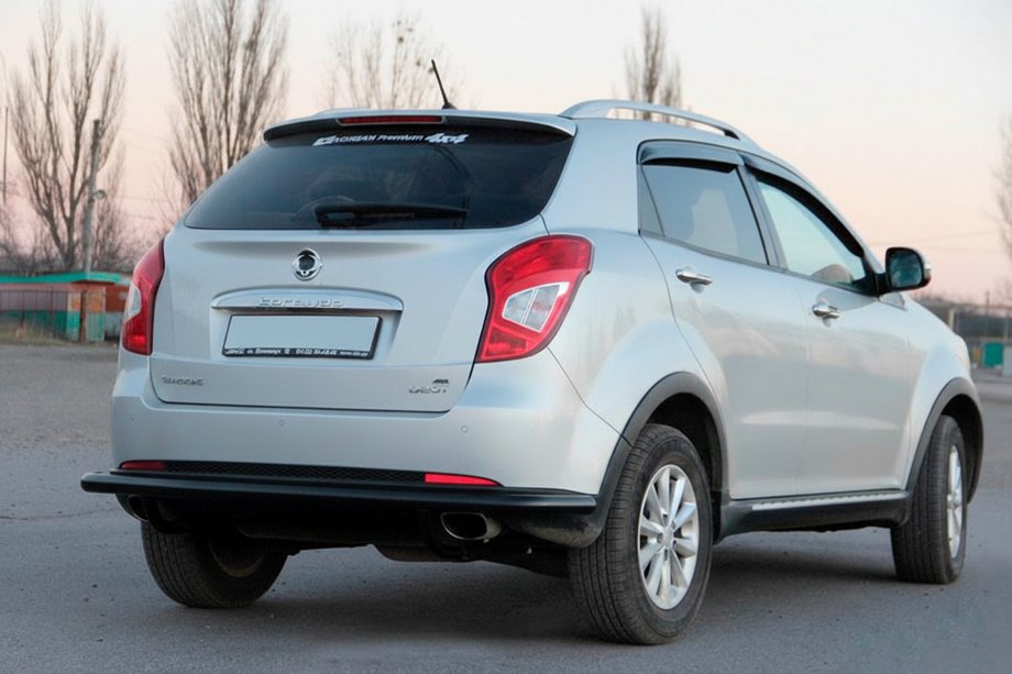 SsangYong Korando 2010-2019 Barra Trasera AK005 Negra (Acero Inoxidable) Foto 4