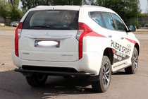 Mitsubishi Pajero Sport 2015- Protector Trasero AK005 Negro (Acero Inoxidable) foto 3