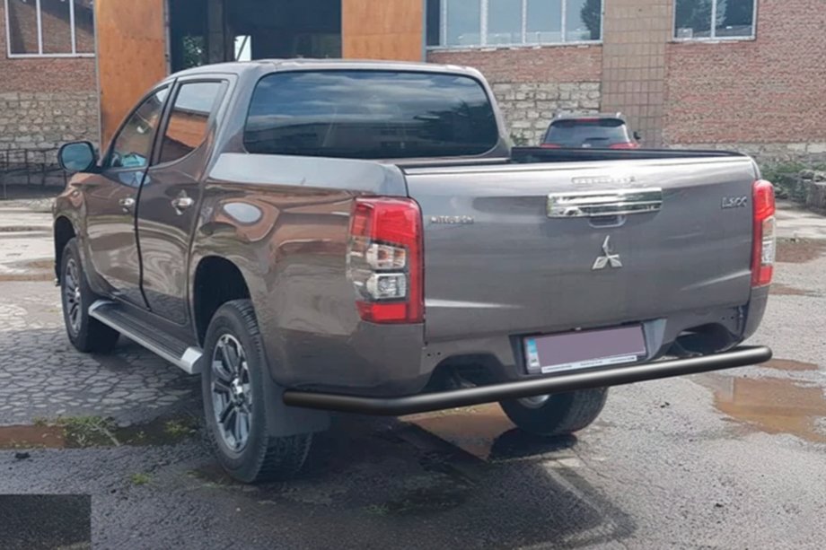 Mitsubishi L200 2015-2024 Protector Trasero AK005 Negro (Acero Inoxidable) Foto 2