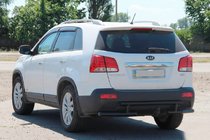 Kia Sorento II XM 2009-2014 Barra Trasera AK002-2 Negra (Acero Inoxidable) foto 2