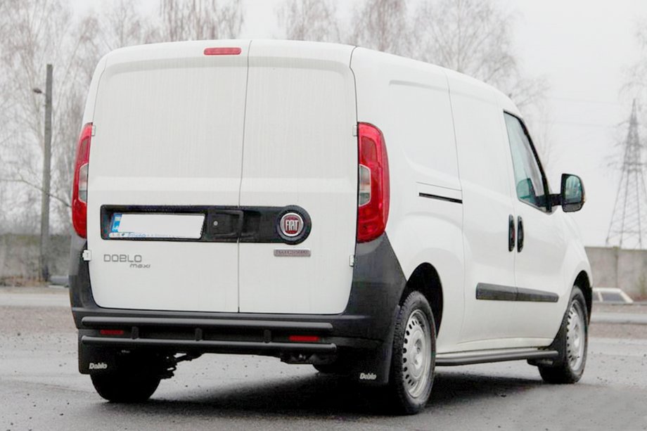 Fiat Doblo II 2010-2022 Barra Trasera AK002/1-Doble Black (Acero Inoxidable) Foto 3