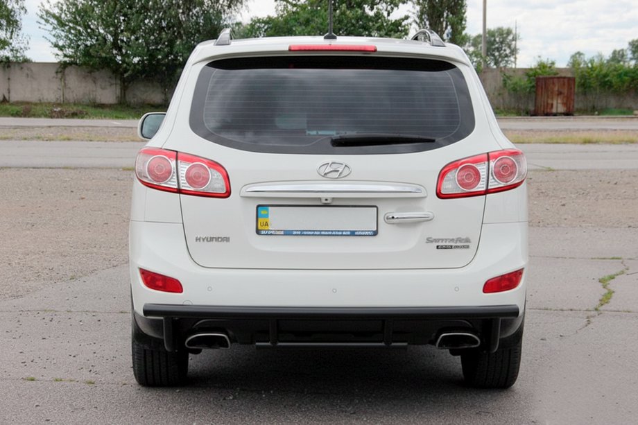 Hyundai Santa Fe 2 2006-2012 Barra Trasera AK002-2 Negra (Acero Inoxidable) Image