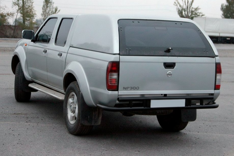 Nissan NP300 1999-2015 Protector Trasero AK004 Negro (Acero Inoxidable) Image