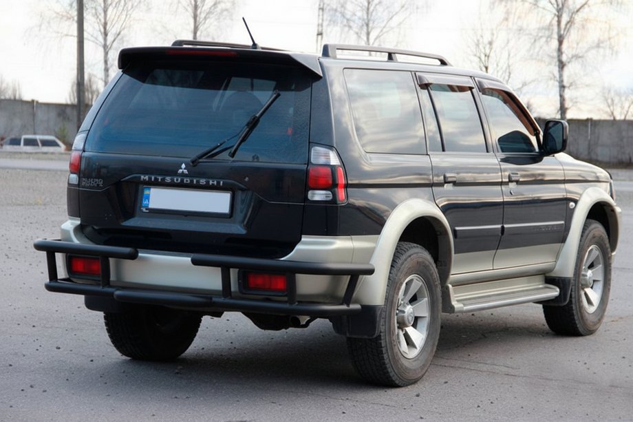 Mitsubishi Pajero Sport 1996-2007 Protector Trasero AK-Special Black (Acero Inoxidable) Foto 3