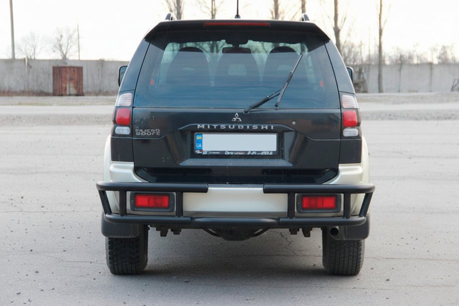 Mitsubishi Pajero Sport 1996-2007 Protector Trasero AK-Special Black (Acero Inoxidable) Foto 4