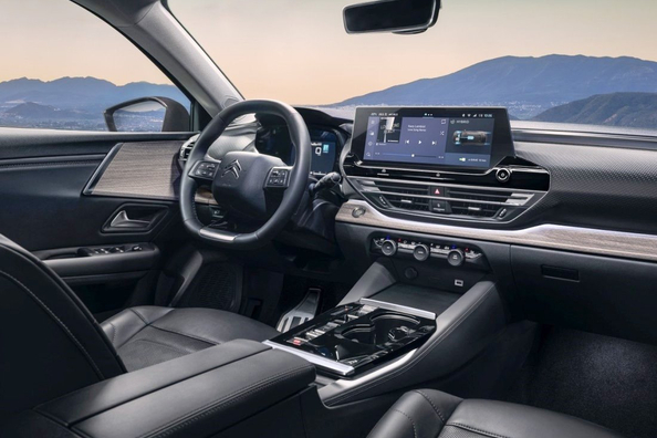 Reseña del Citroën C5 X Hybrid: Crossover liftback cómodo con sistema híbrido suave Foto 5