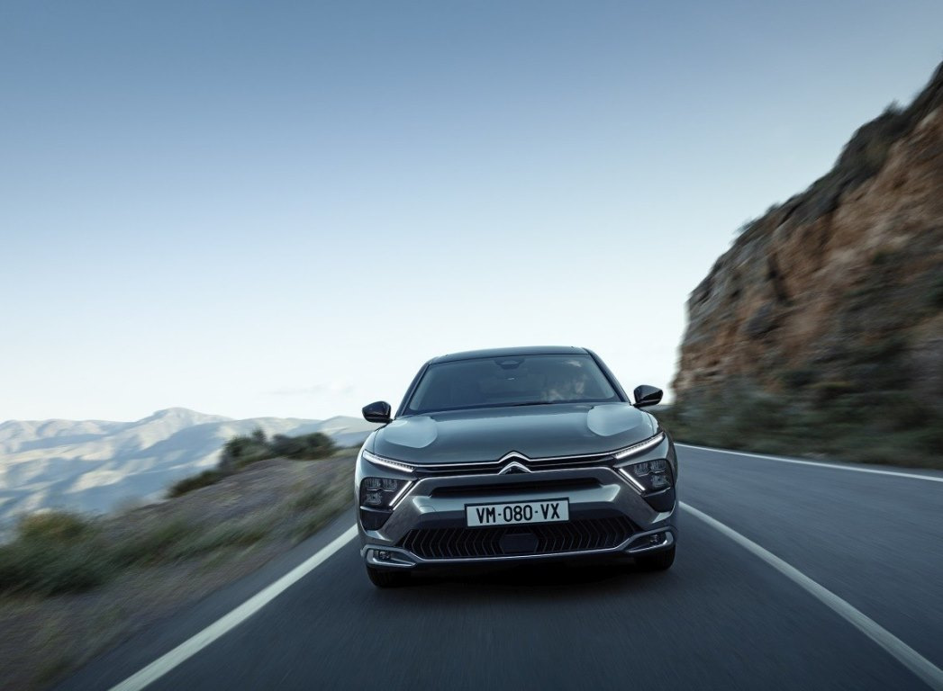 Prueba del Citroën C5 X Hybrid: Crossover cómodo con sistema híbrido suave