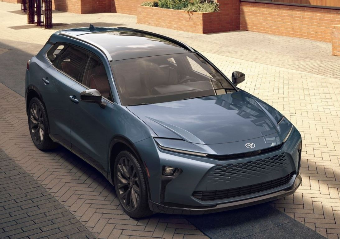 Toyota Crown Signia: Crossover híbrido de lujo