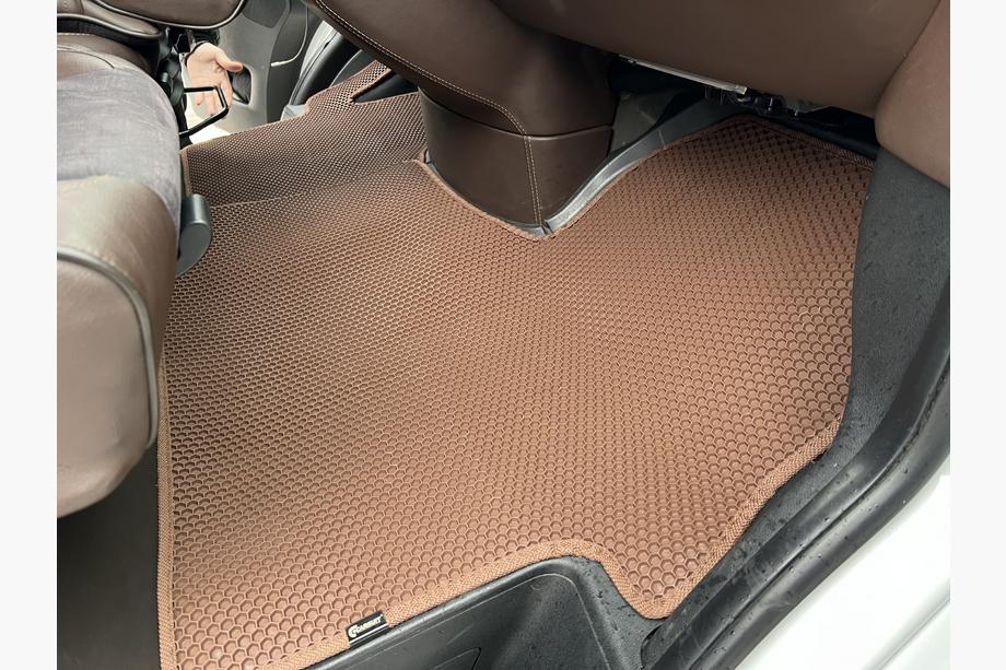 Mercedes Sprinter W907/W910 2018- Alfombrillas de Goma Carsuit V2 (Marrón) Foto 3