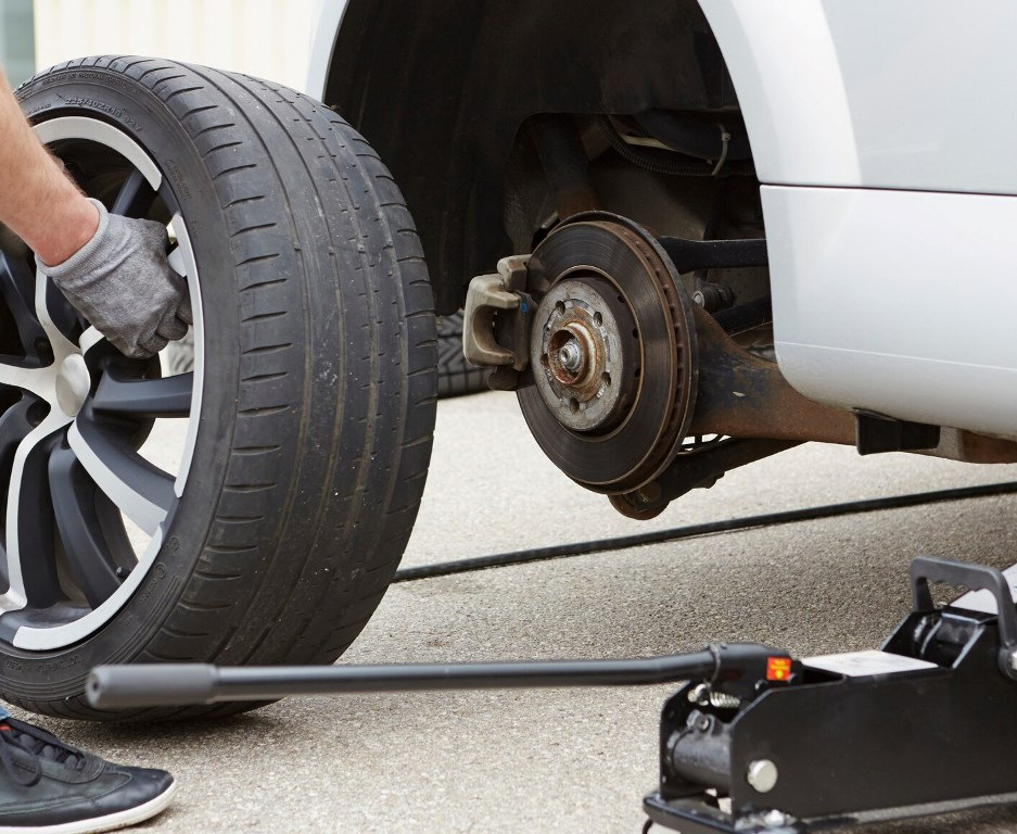 Por qué debes cambiar los neumáticos de tu coche periódicamente