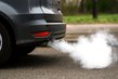Por qué tu coche echa humo blanco: causas y qué hacer foto 1