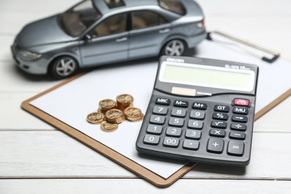 ¿Cómo ganar dinero con un coche?