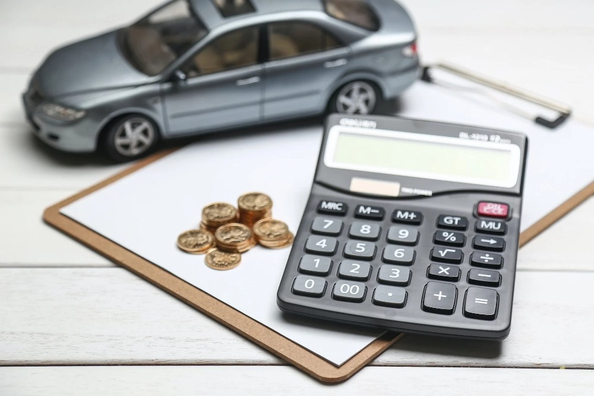 ¿Cómo ganar dinero con un coche?